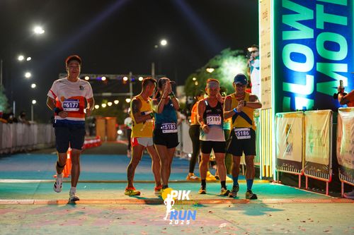 Race photo from PIK NITE RUN 2025