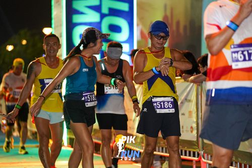 Race photo from PIK NITE RUN 2025