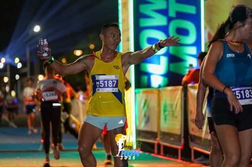 Race photo from PIK NITE RUN 2025
