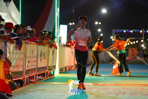 Race photo from PIK NITE RUN 2025