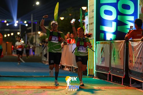 Race photo from PIK NITE RUN 2025