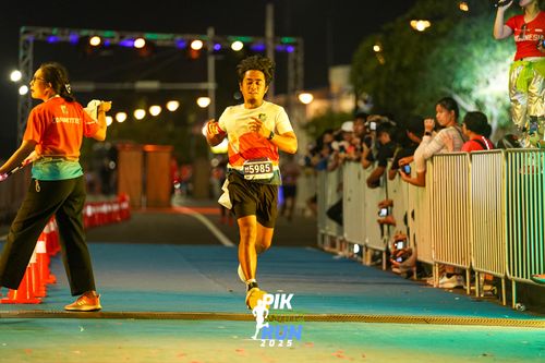 Race photo from PIK NITE RUN 2025