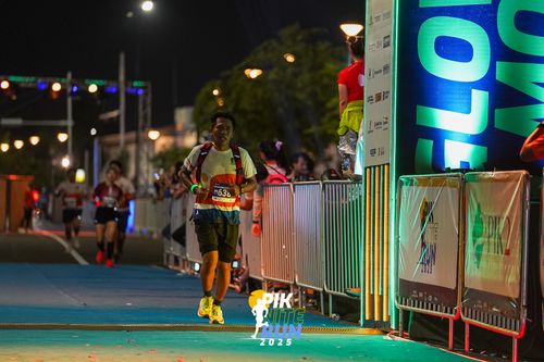 Race photo from PIK NITE RUN 2025