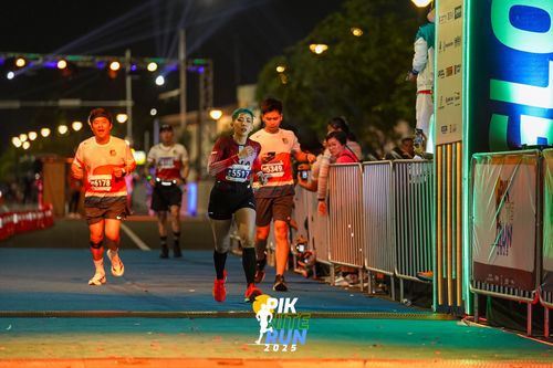 Race photo from PIK NITE RUN 2025