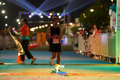 Race photo from PIK NITE RUN 2025
