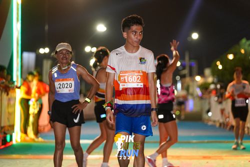 Race photo from PIK NITE RUN 2025
