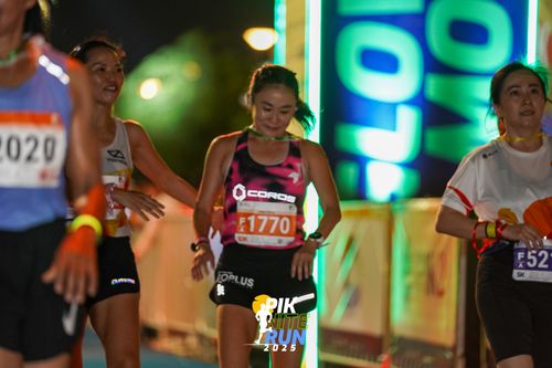 Race photo from PIK NITE RUN 2025