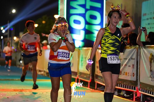 Race photo from PIK NITE RUN 2025