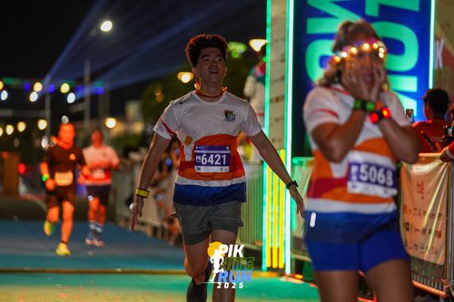 Race photo from PIK NITE RUN 2025