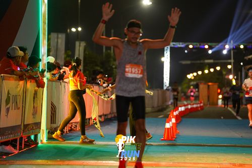 Race photo from PIK NITE RUN 2025