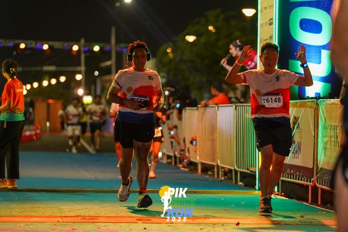 Race photo from PIK NITE RUN 2025