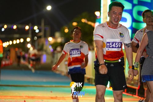 Race photo from PIK NITE RUN 2025