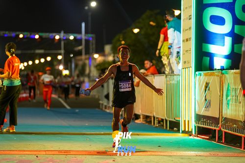 Race photo from PIK NITE RUN 2025