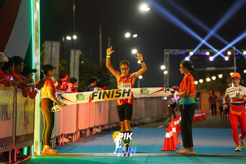 Race photo from PIK NITE RUN 2025