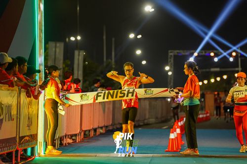 Race photo from PIK NITE RUN 2025