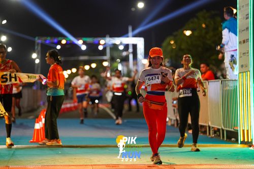 Race photo from PIK NITE RUN 2025