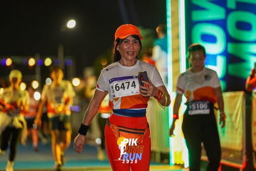 Race photo from PIK NITE RUN 2025