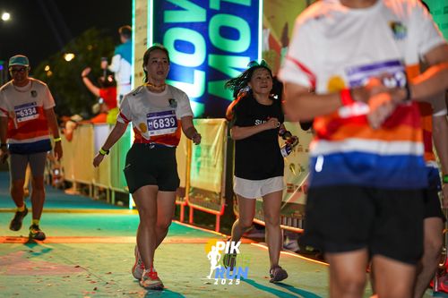 Race photo from PIK NITE RUN 2025