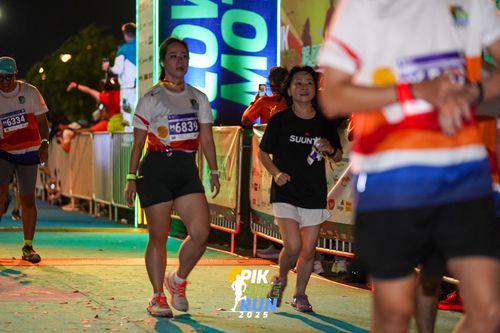 Race photo from PIK NITE RUN 2025