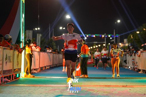 Race photo from PIK NITE RUN 2025
