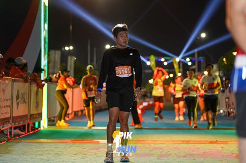 Race photo from PIK NITE RUN 2025