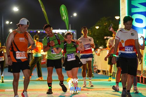 Race photo from PIK NITE RUN 2025