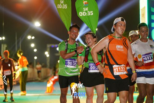 Race photo from PIK NITE RUN 2025