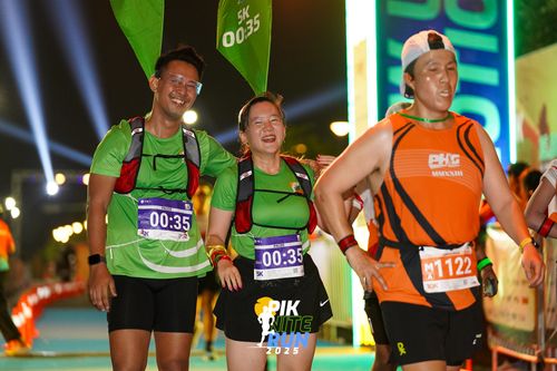 Race photo from PIK NITE RUN 2025