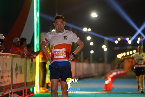Race photo from PIK NITE RUN 2025