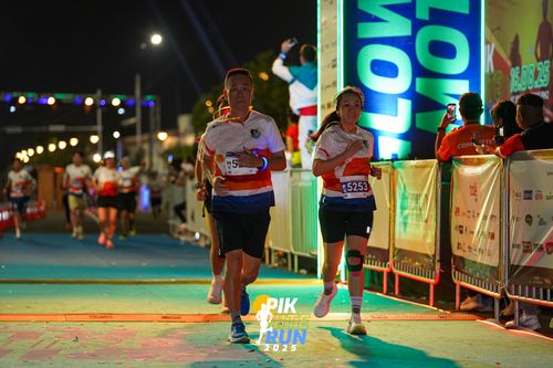 Race photo from PIK NITE RUN 2025