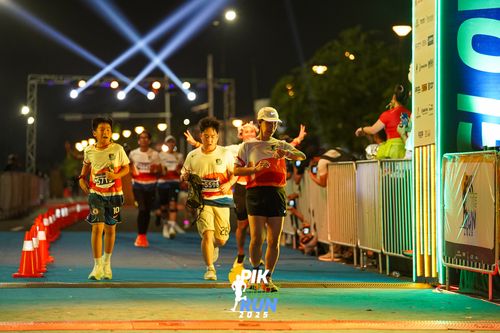 Race photo from PIK NITE RUN 2025