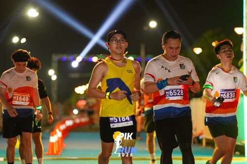 Race photo from PIK NITE RUN 2025