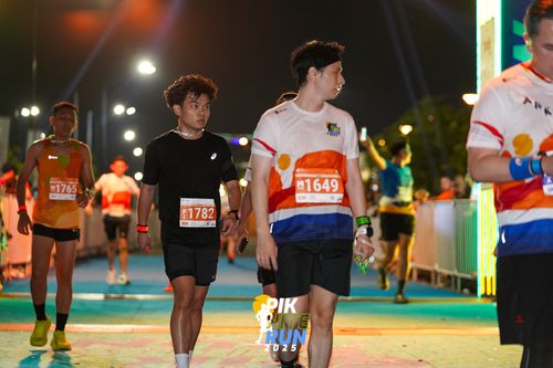 Race photo from PIK NITE RUN 2025