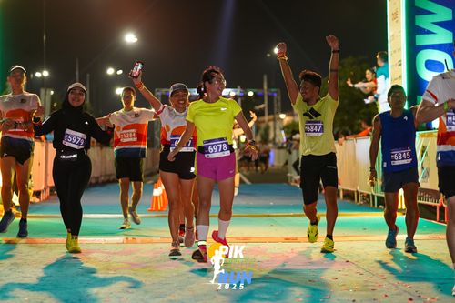 Race photo from PIK NITE RUN 2025