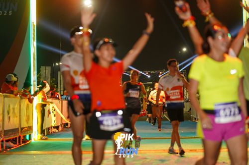 Race photo from PIK NITE RUN 2025