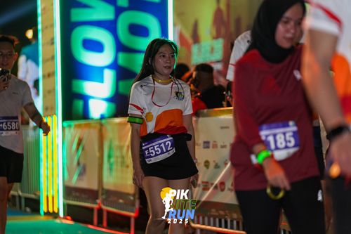 Race photo from PIK NITE RUN 2025
