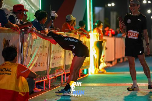 Race photo from PIK NITE RUN 2025
