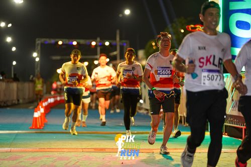 Race photo from PIK NITE RUN 2025