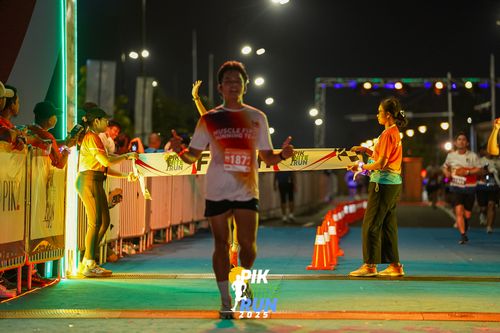 Race photo from PIK NITE RUN 2025