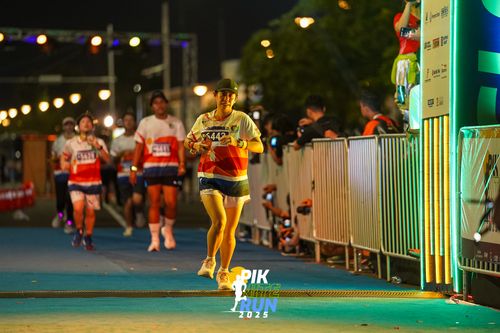 Race photo from PIK NITE RUN 2025