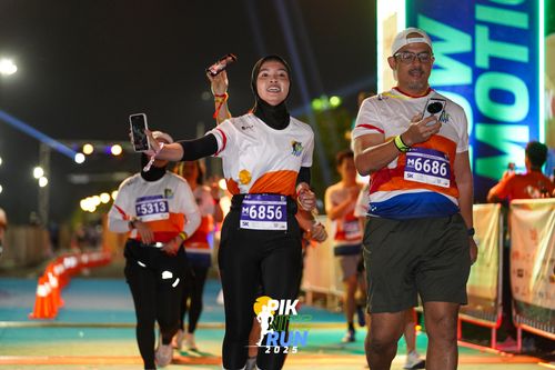 Race photo from PIK NITE RUN 2025