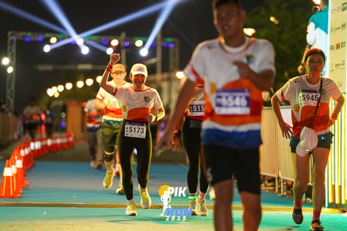 Race photo from PIK NITE RUN 2025