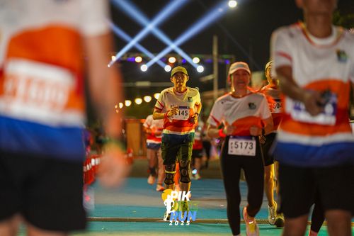 Race photo from PIK NITE RUN 2025