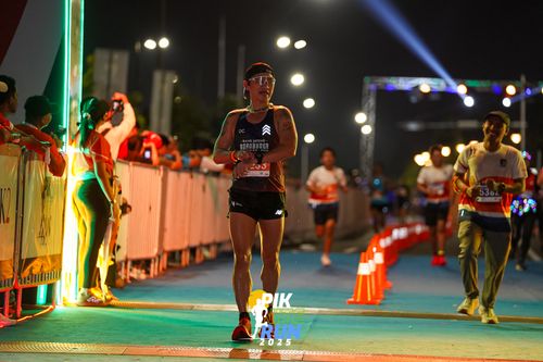 Race photo from PIK NITE RUN 2025