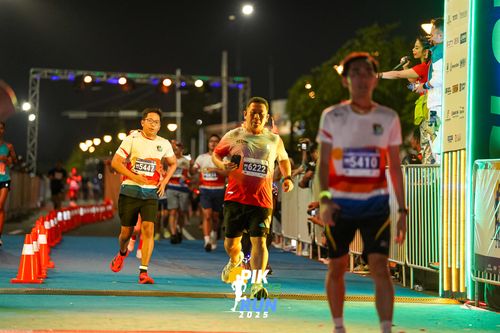 Race photo from PIK NITE RUN 2025