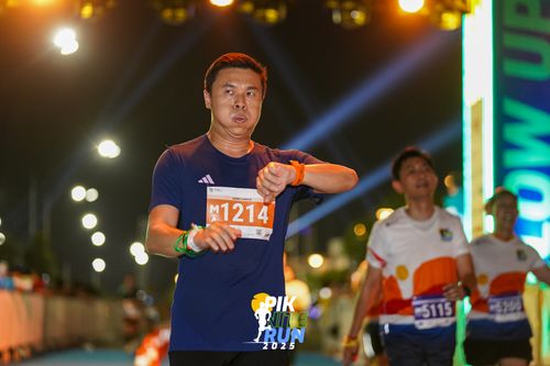 Race photo from PIK NITE RUN 2025