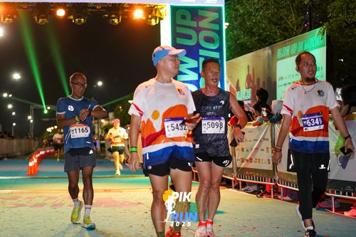 Race photo from PIK NITE RUN 2025