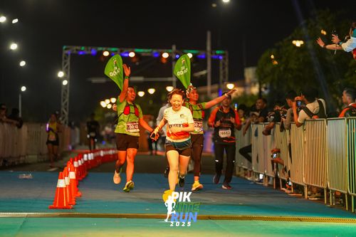 Race photo from PIK NITE RUN 2025