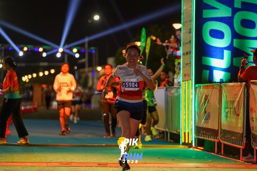 Race photo from PIK NITE RUN 2025