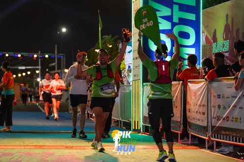 Race photo from PIK NITE RUN 2025